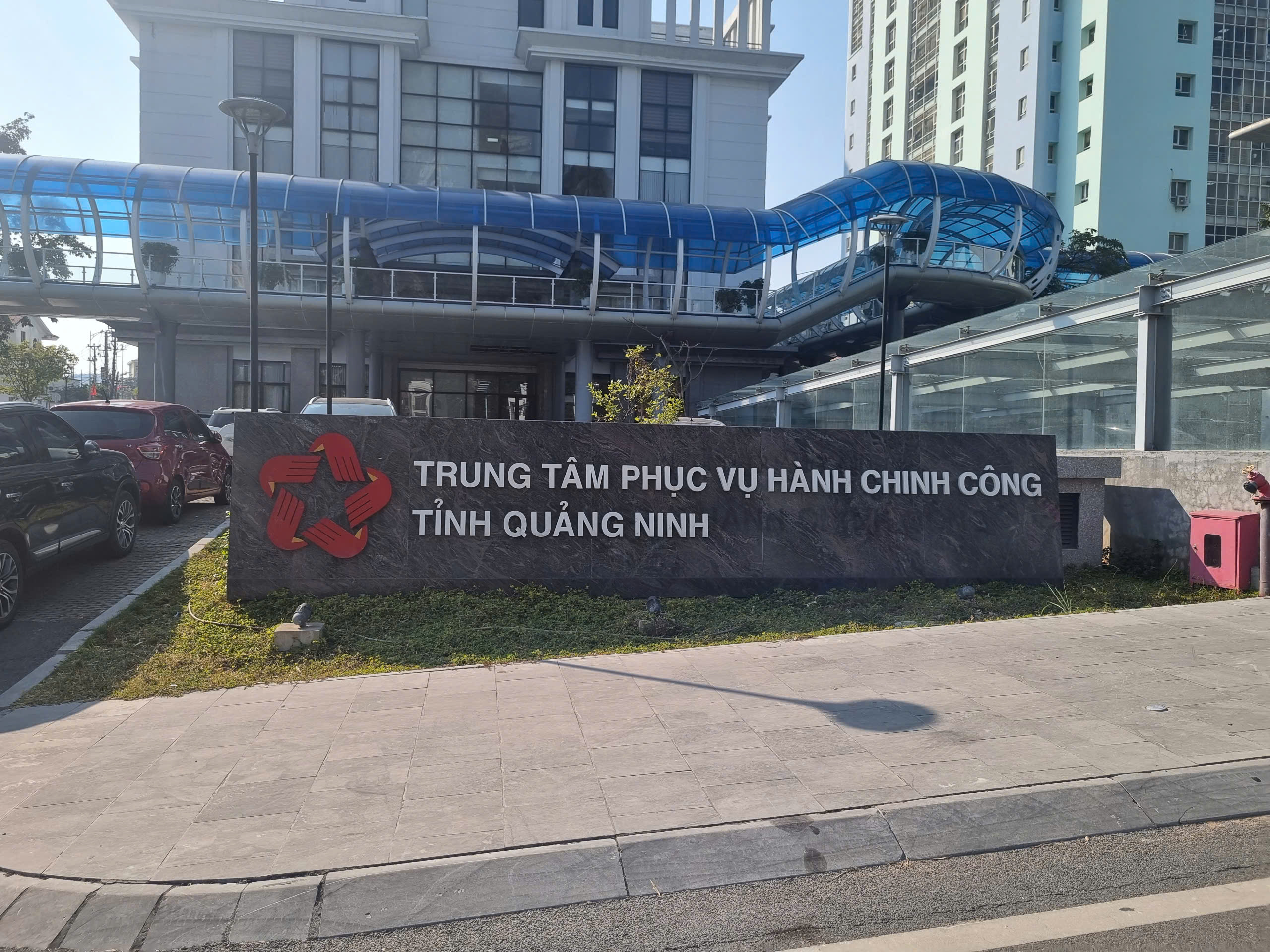 UBND tỉnh Quảng Ninh còn 14 cơ quan chuyên môn sau tinh gọn- Ảnh 1. UBND tỉnh Quảng Ninh còn 14 cơ quan chuyên môn sau tinh gọn- Ảnh 1.
