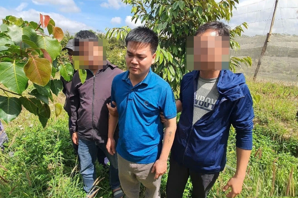 Vụ lừa đảo gần 100 tỷ đồng từ chiêu "tu tiên": Thu nhiều sổ đỏ, sổ tiết kiệm - Ảnh 2. Vụ lừa đảo gần 100 tỷ đồng từ chiêu "tu tiên": Thu nhiều sổ đỏ, sổ tiết kiệm - Ảnh 2.