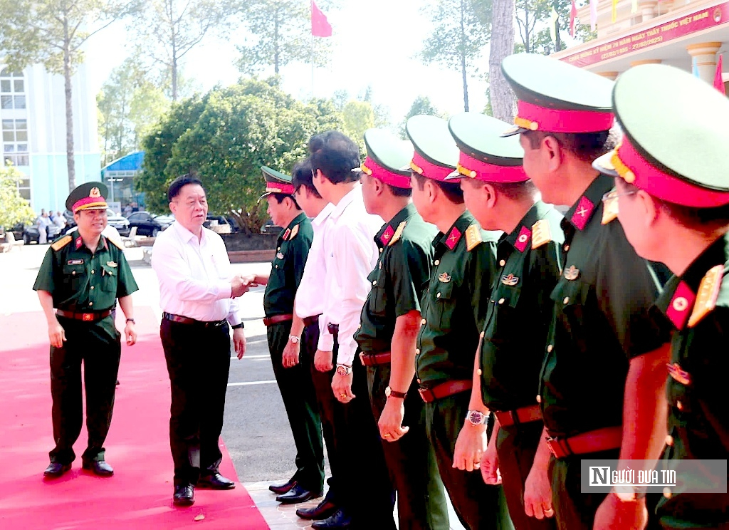 Trưởng Ban Tuyên giáo và Dân vận Trung ương thăm và chúc mừng Bệnh viện Quân y 120- Ảnh 1.