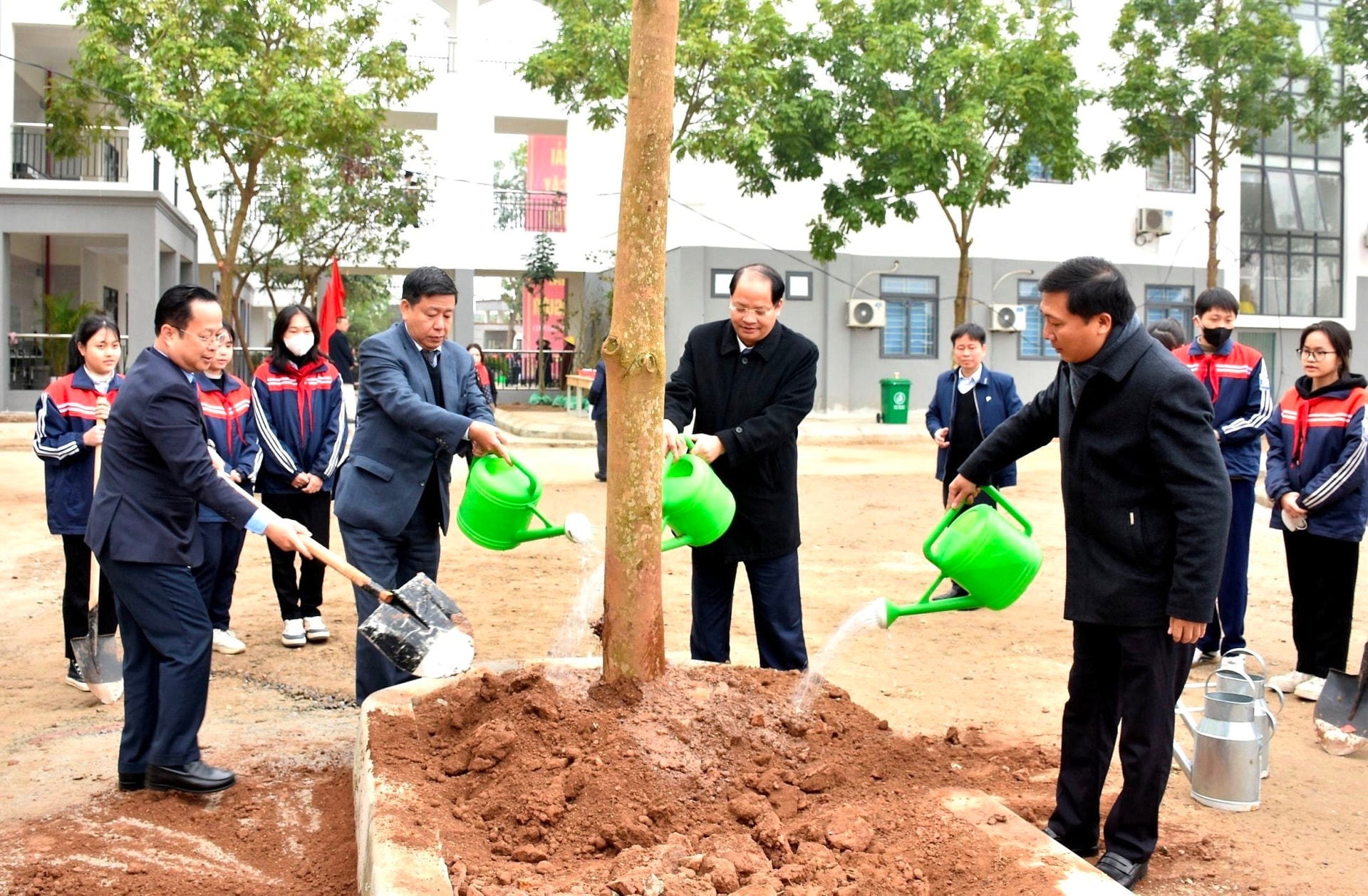 Không phô trương, lãng phí khi tổ chức Tết trồng cây- Ảnh 1.