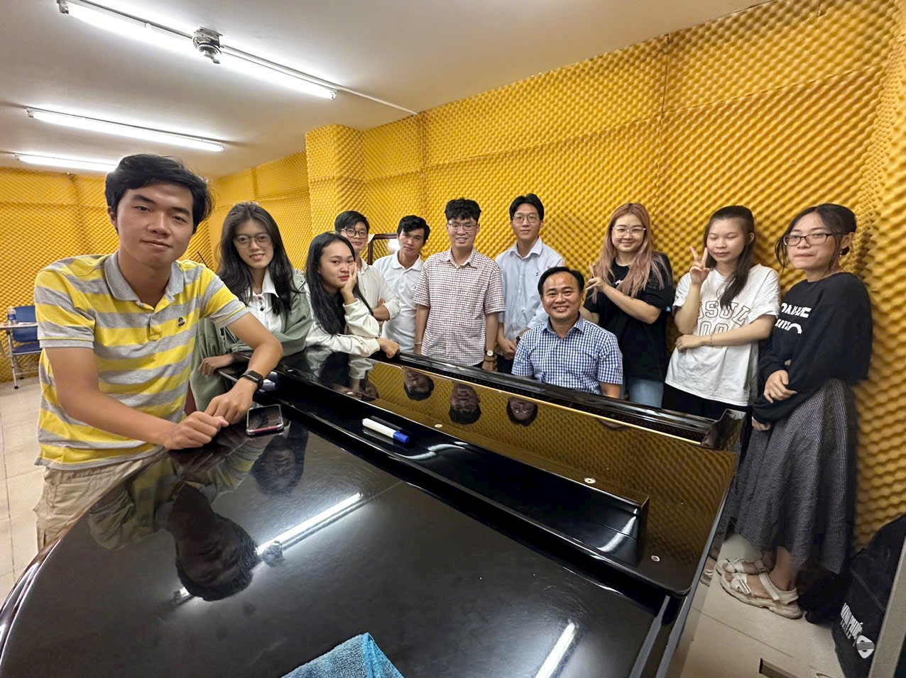 Nhạc sĩ Trương Hữu An: Người truyền lửa đam mê cho thế hệ tài năng Piano Tây Nguyên- Ảnh 2. Nhạc sĩ Trương Hữu An: Người truyền lửa đam mê cho thế hệ tài năng Piano Tây Nguyên- Ảnh 2.