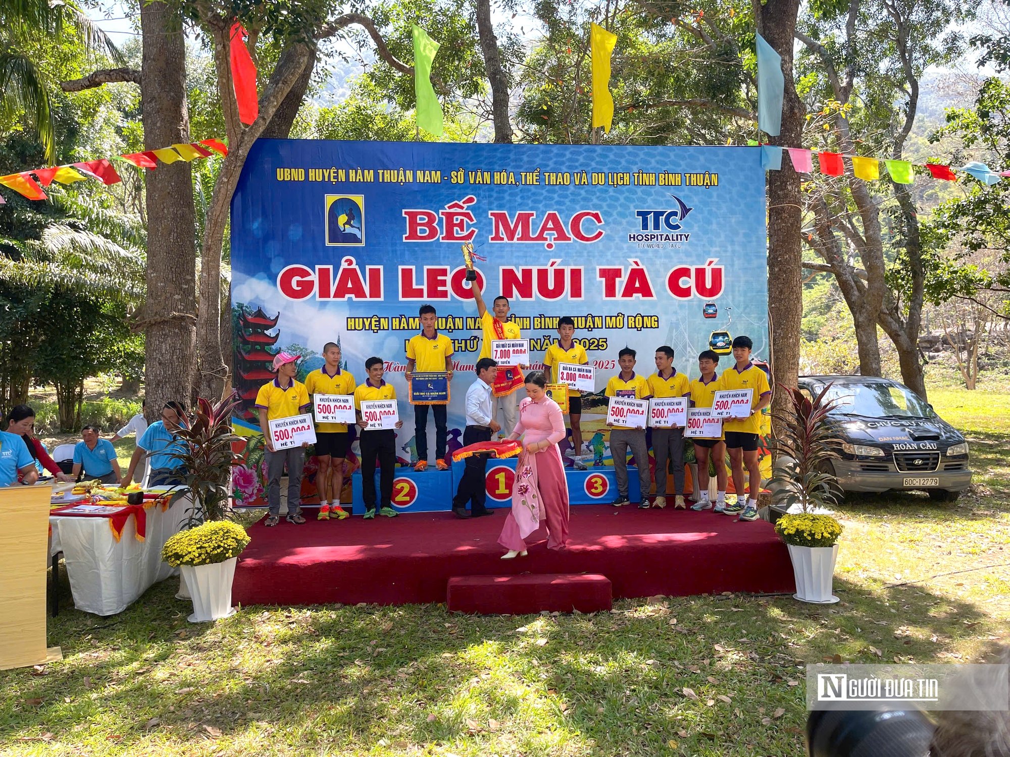 Bình Thuận: Hàng trăm vận động viên leo núi chinh phục đỉnh cao Tà Cú- Ảnh 3.