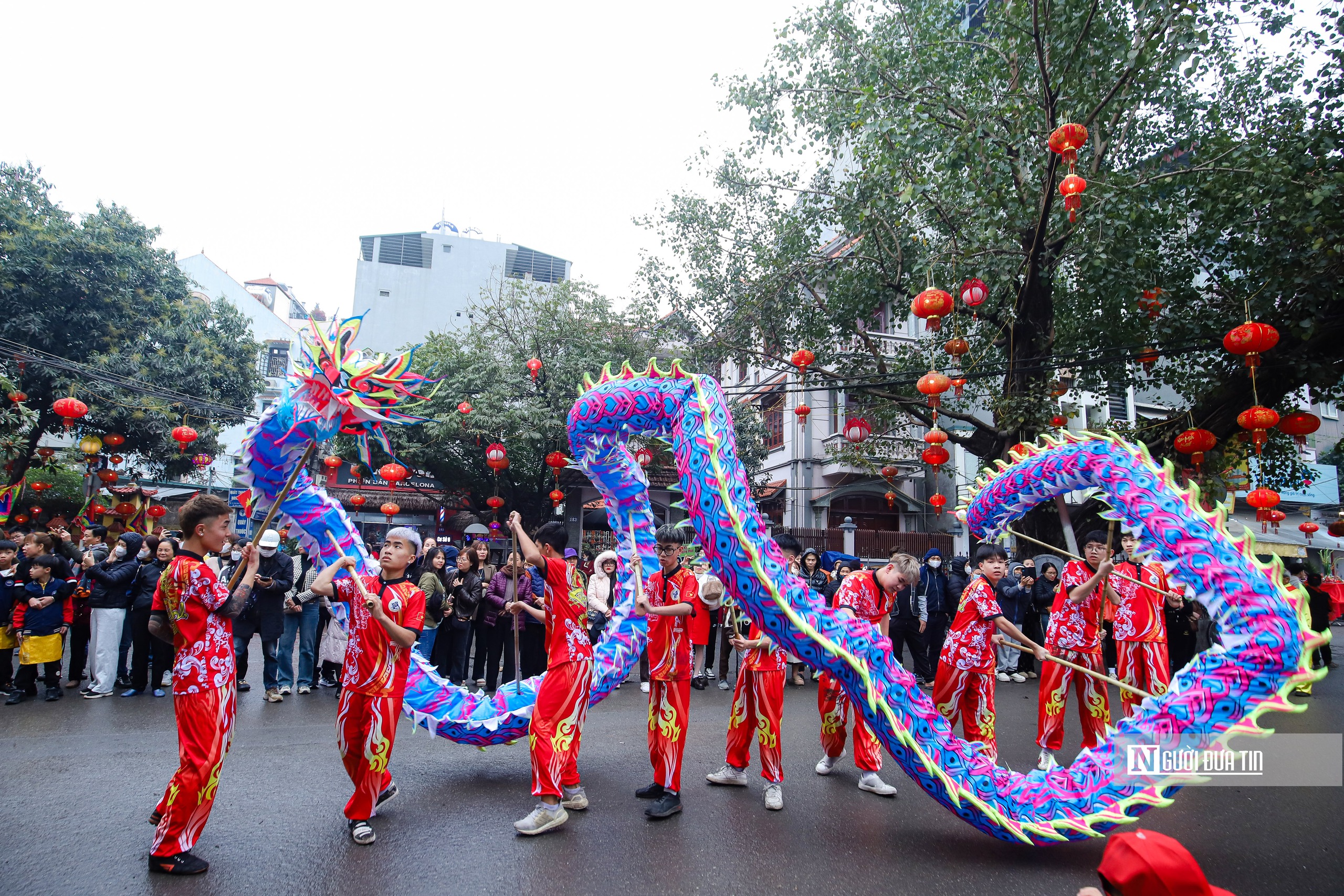 Trai làng Hà Nội tô son, đánh phấn múa bồng- Ảnh 6.