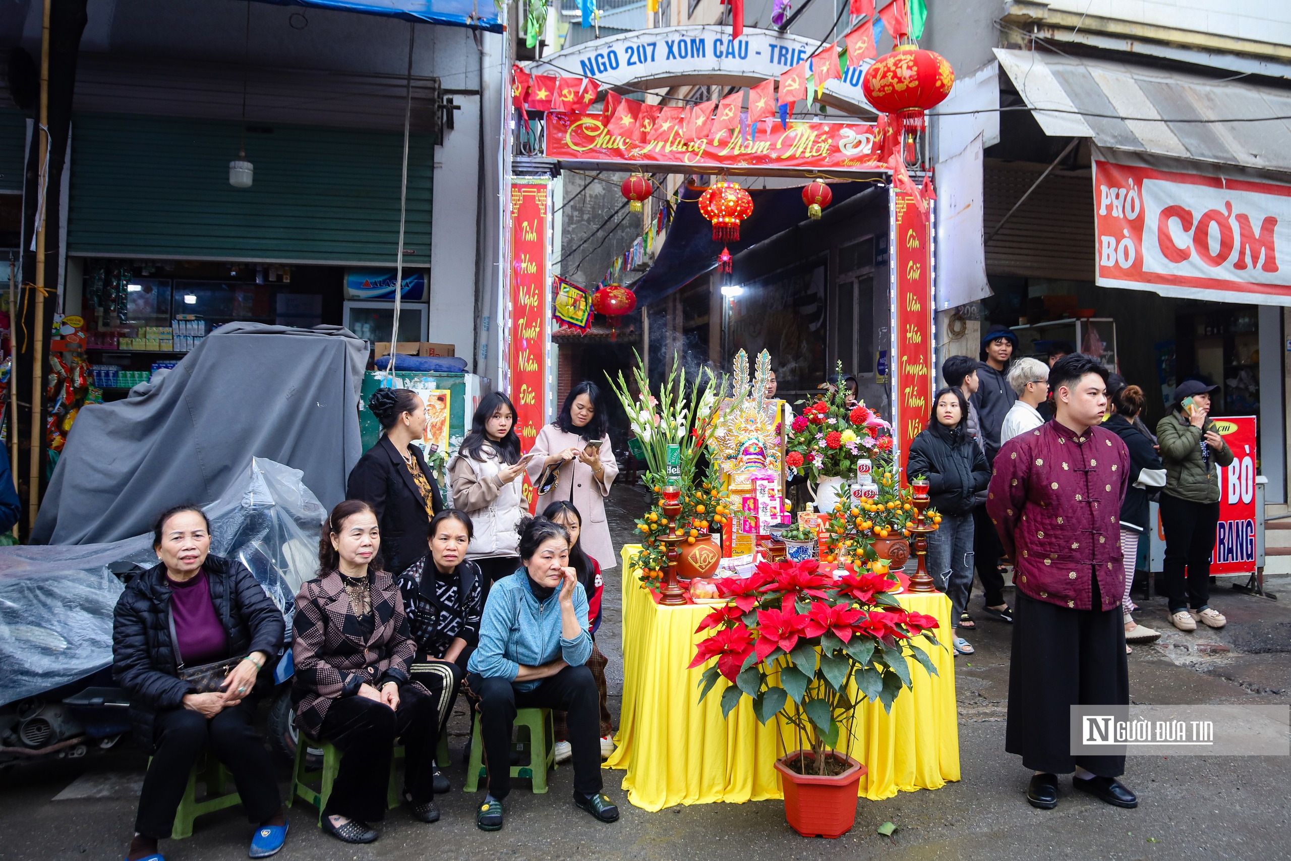 Trai làng Hà Nội tô son, đánh phấn múa bồng- Ảnh 5.