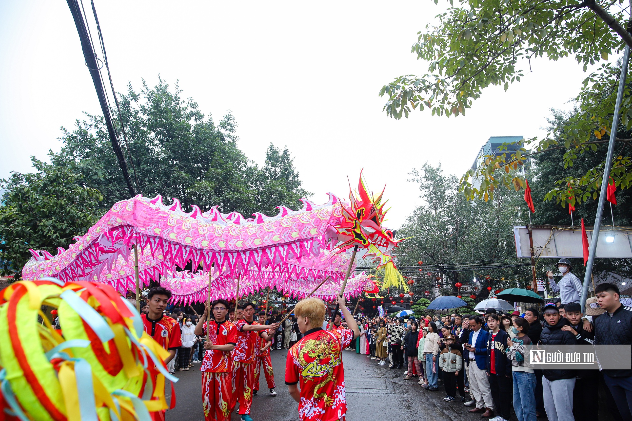 Trai làng Hà Nội tô son, đánh phấn múa bồng- Ảnh 7.