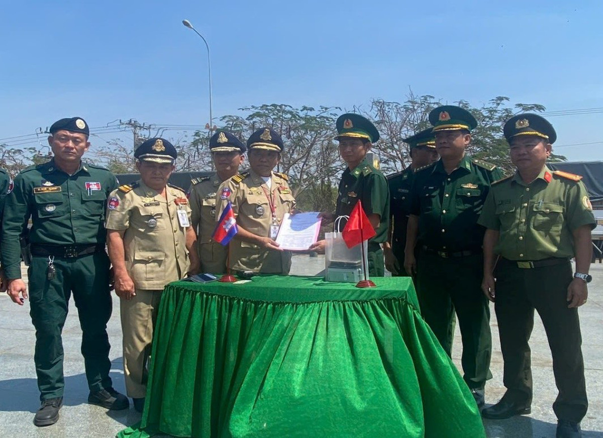 Kiên Giang: Tiếp nhận 24 công dân dính bẫy "việc nhẹ, lương cao" từ Campuchia- Ảnh 1.