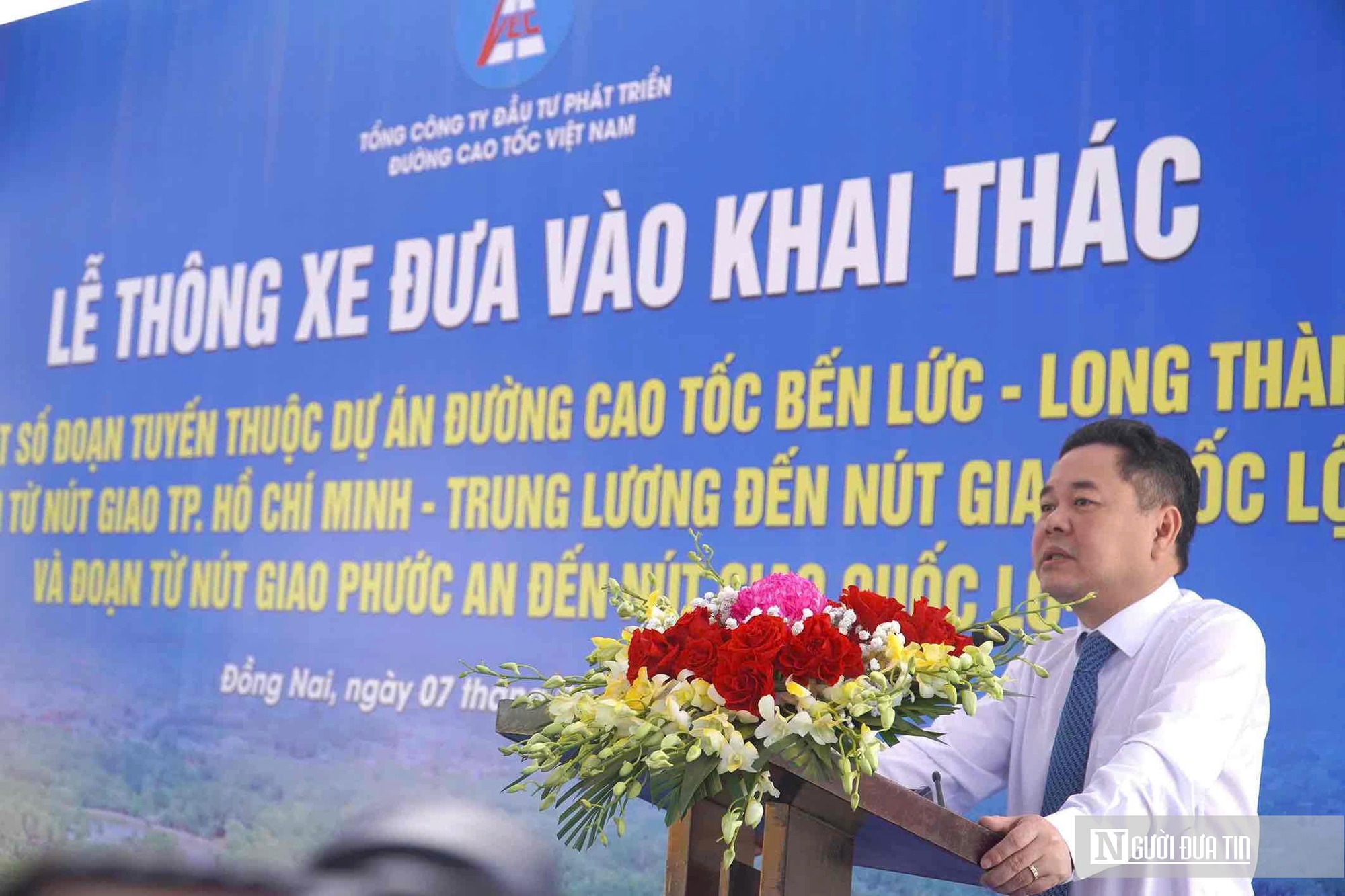 Thông xe, đưa vào khai thác gần 10km đường cao tốc Bến Lức - Long Thành- Ảnh 1.