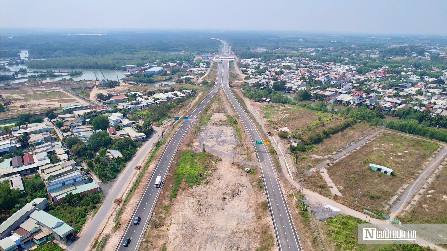 Thông xe, đưa vào khai thác gần 10km đường cao tốc Bến Lức - Long Thành- Ảnh 4.