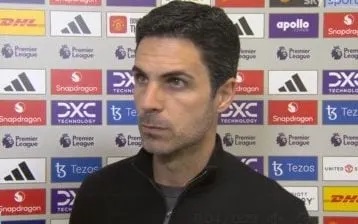 Mikel Arteta thất vọng với màn trình diễn của đội mình tại Old Trafford. (Ảnh: Sky Sports)