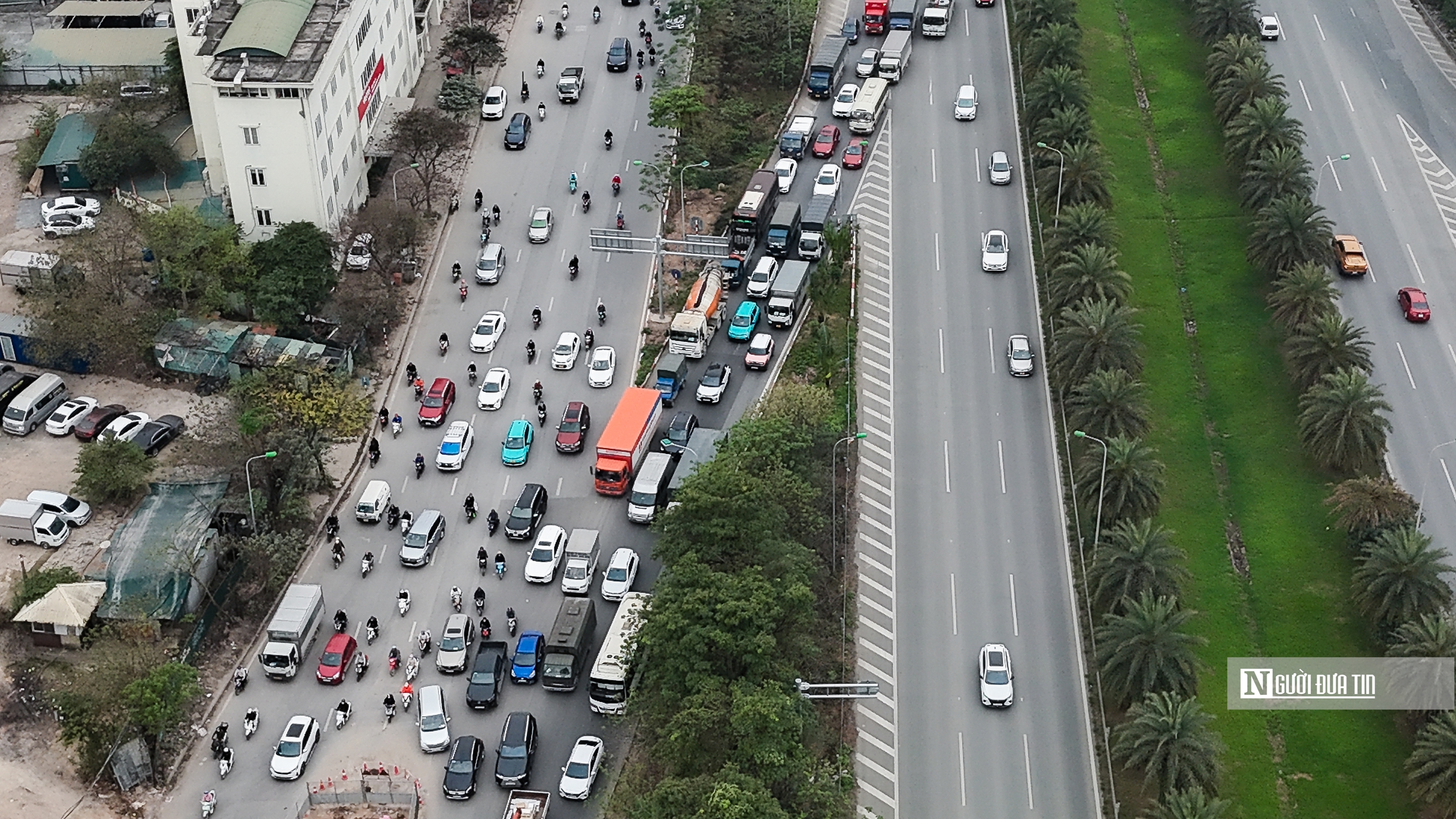 Hà Nội: Dòng xe nối đuôi dài hàng km chờ thoát khỏi đại lộ Thăng Long- Ảnh 4.