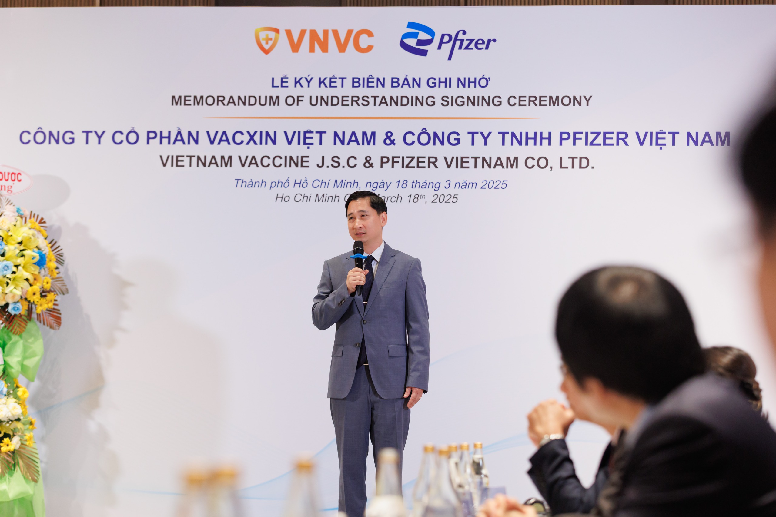 Pfizer và VNVC ký kết biên bản ghi nhớ nhằm thúc đẩy chia sẻ kiến thức trong sản xuất vắc-xin tại Việt Nam- Ảnh 2.