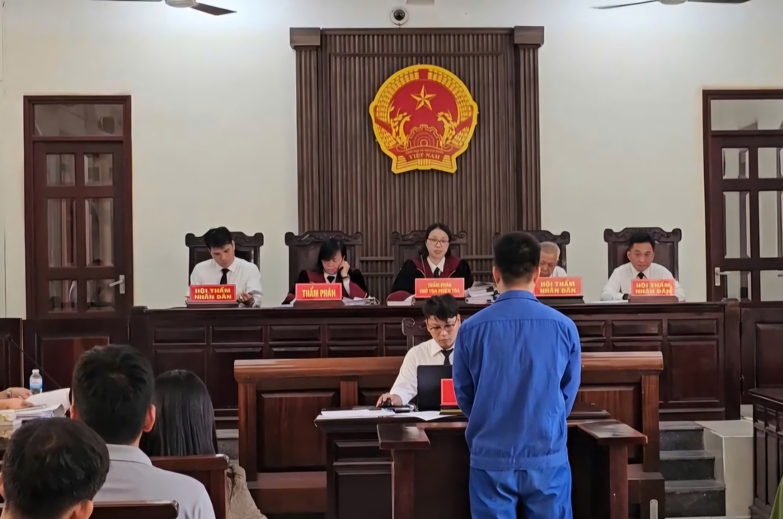 Phiên tòa xét xử bác sĩ sát hại nhân tình ở Đồng Nai: Đau đớn, xót xa và sự trừng phạt- Ảnh 2. Phiên tòa xét xử bác sĩ sát hại nhân tình ở Đồng Nai: Đau đớn, xót xa và sự trừng phạt- Ảnh 2.