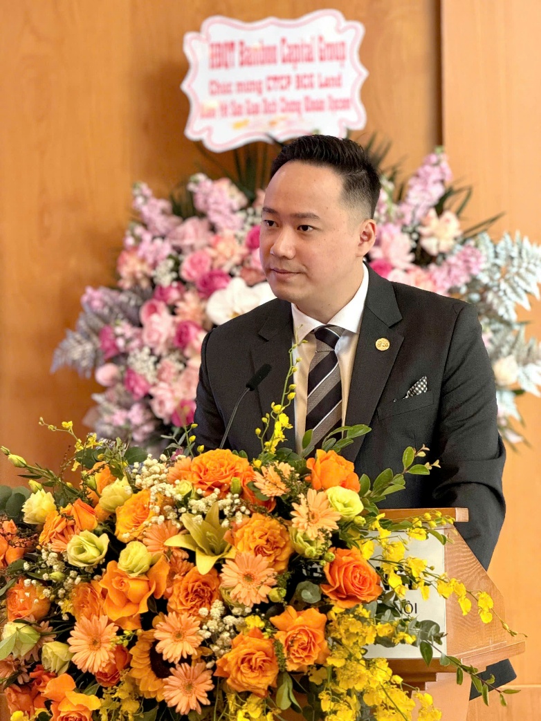 A person standing behind a podium with a bouquet of flowers  AI-generated content may be incorrect.