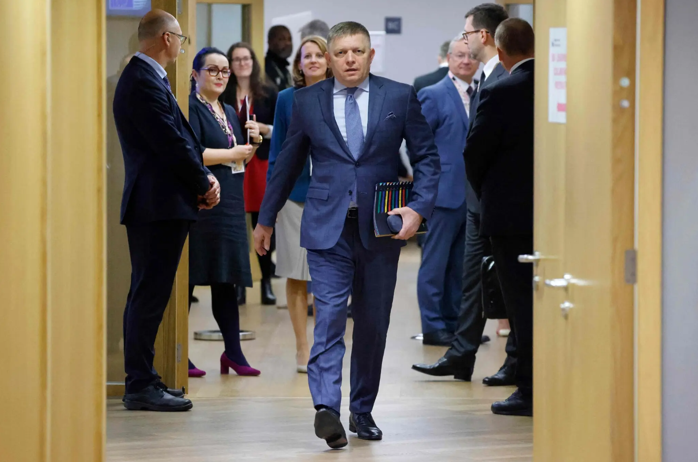 Slovakia tuyên bố sẽ ngừng viện trợ tài chính, quân sự cho Ukraine- Ảnh 1. Slovakia tuyên bố sẽ ngừng viện trợ tài chính, quân sự cho Ukraine- Ảnh 1.