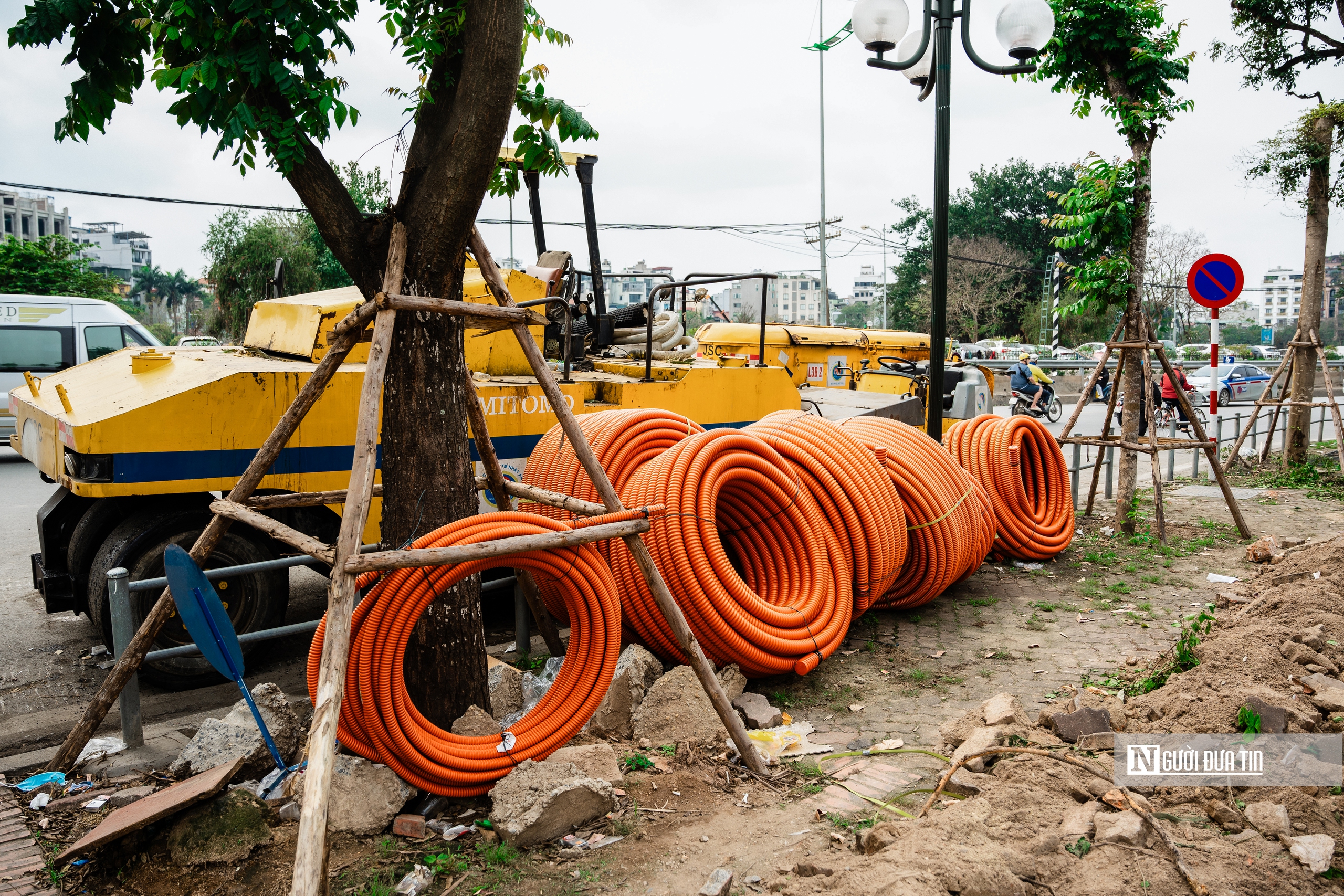 Hà Nội hạ hàng rào cải tạo vỉa hè Công viên Thống nhất - Ảnh 10.