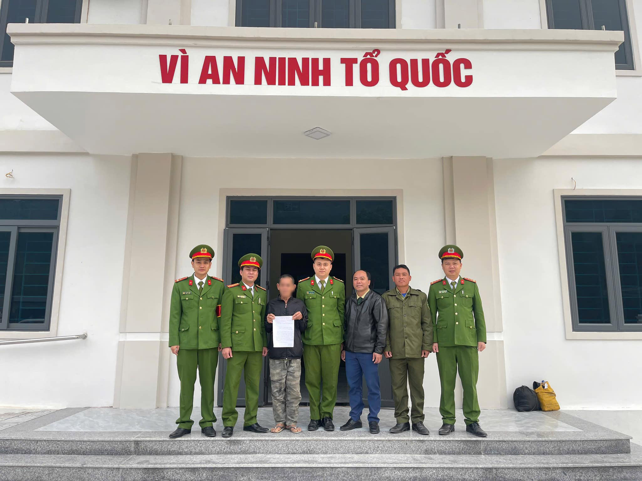 Công an giúp ông lão đi lạc hơn 150km trở về nhà- Ảnh 1.