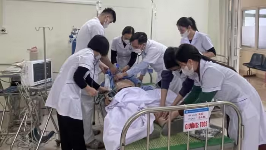 Người đàn ông 58 tuổi nguy kịch sau một mũi tiêm- Ảnh 1.