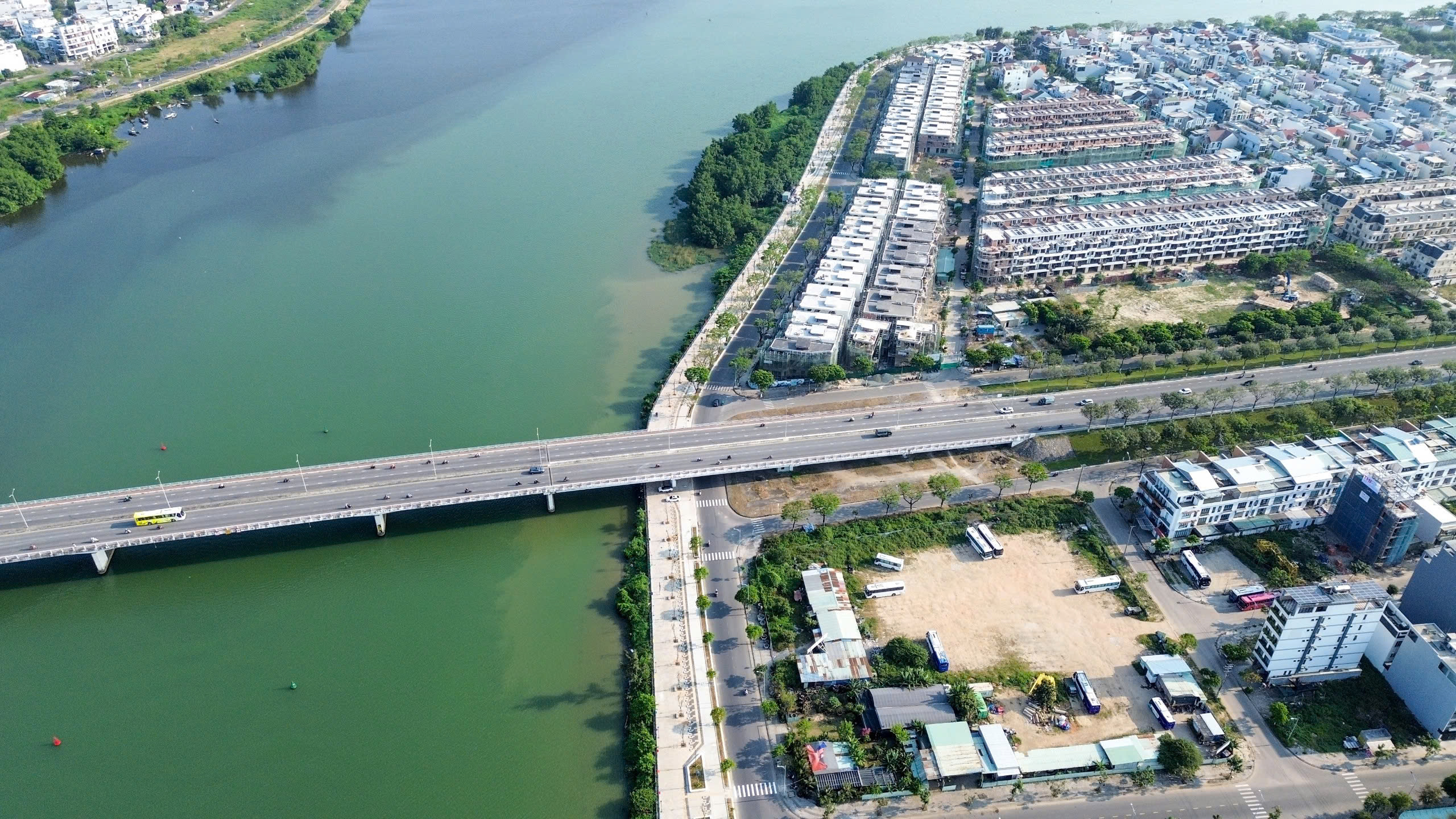 Bờ sông Thăng Long "mặc áo mới", tạo điểm nhấn cho đô thị Đà Nẵng- Ảnh 8. Bờ sông Thăng Long "mặc áo mới", tạo điểm nhấn cho đô thị Đà Nẵng- Ảnh 8.