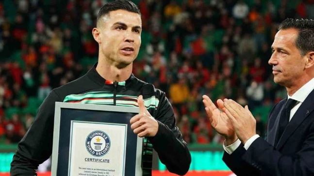 Ronaldo được trao kỷ lục Guinness- Ảnh 1.