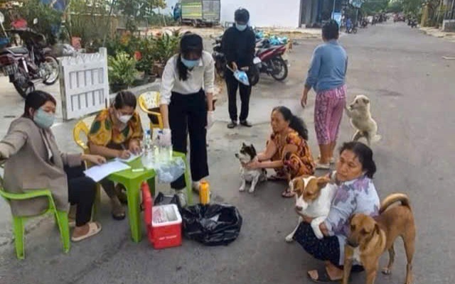 Chỉ đắp tỏi, lá me sau khi bị chó cắn, người đàn ông tử vong vì bệnh dại