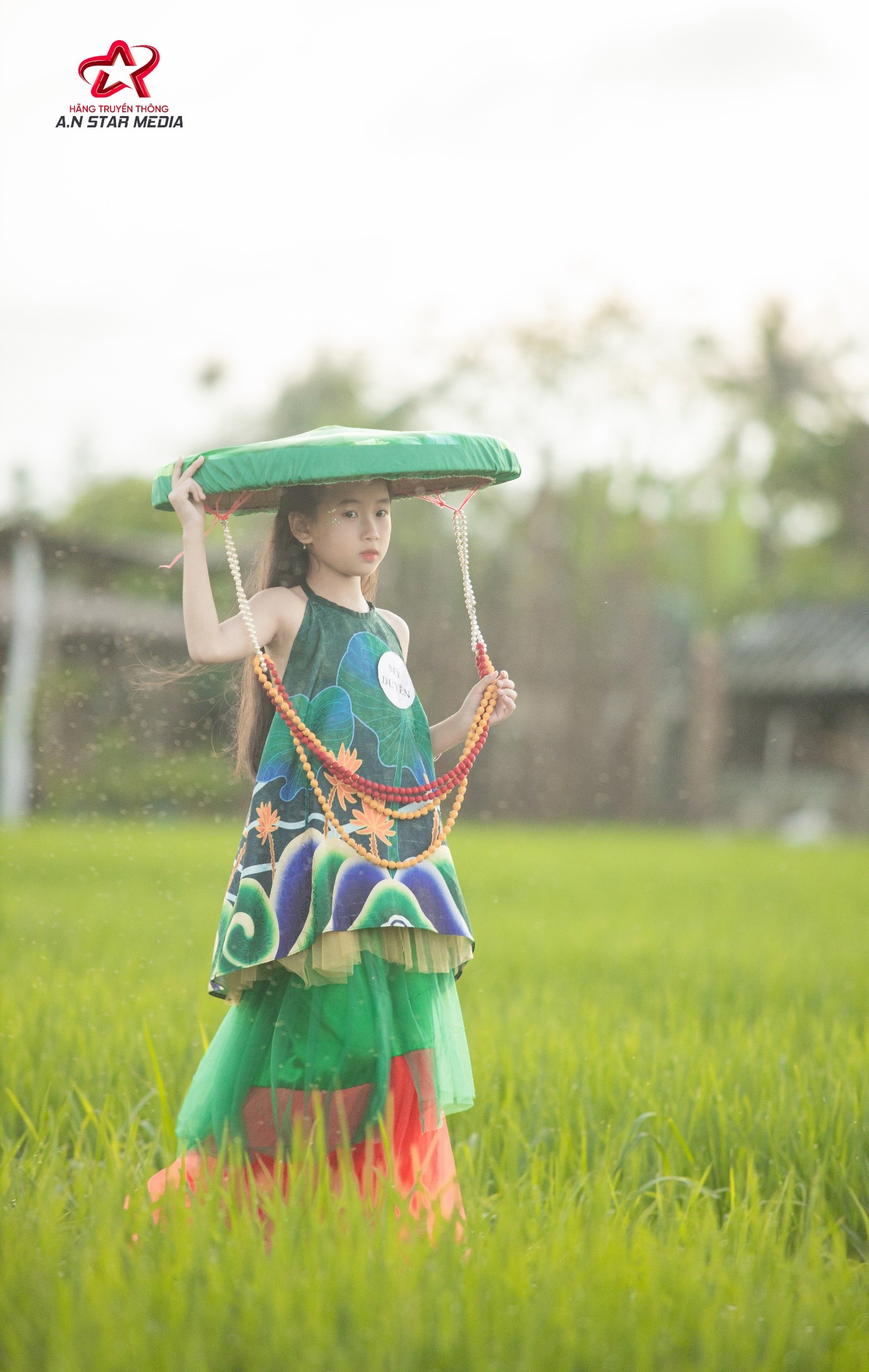 Model nhí Phan Mai Mỹ Duyên và câu chuyện chinh phục sàn diễn Fashion show Hồn Việt 2025- Ảnh 2.