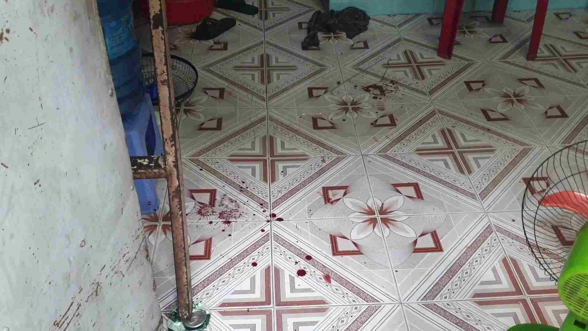 Công an vào cuộc điều tra vụ nam thanh niên tử vong trước cửa phòng trọ- Ảnh 1.