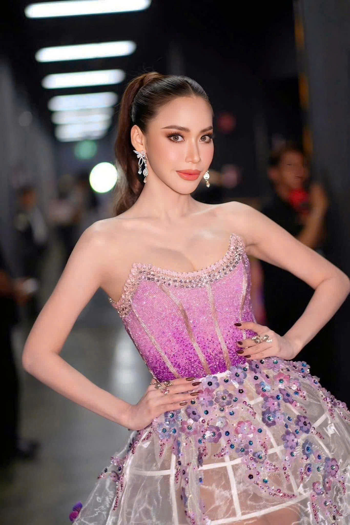 NTK Eric Moon thiết kế 22 bộ váy cho thí sinh Miss Grand Thailand 2025- Ảnh 4.