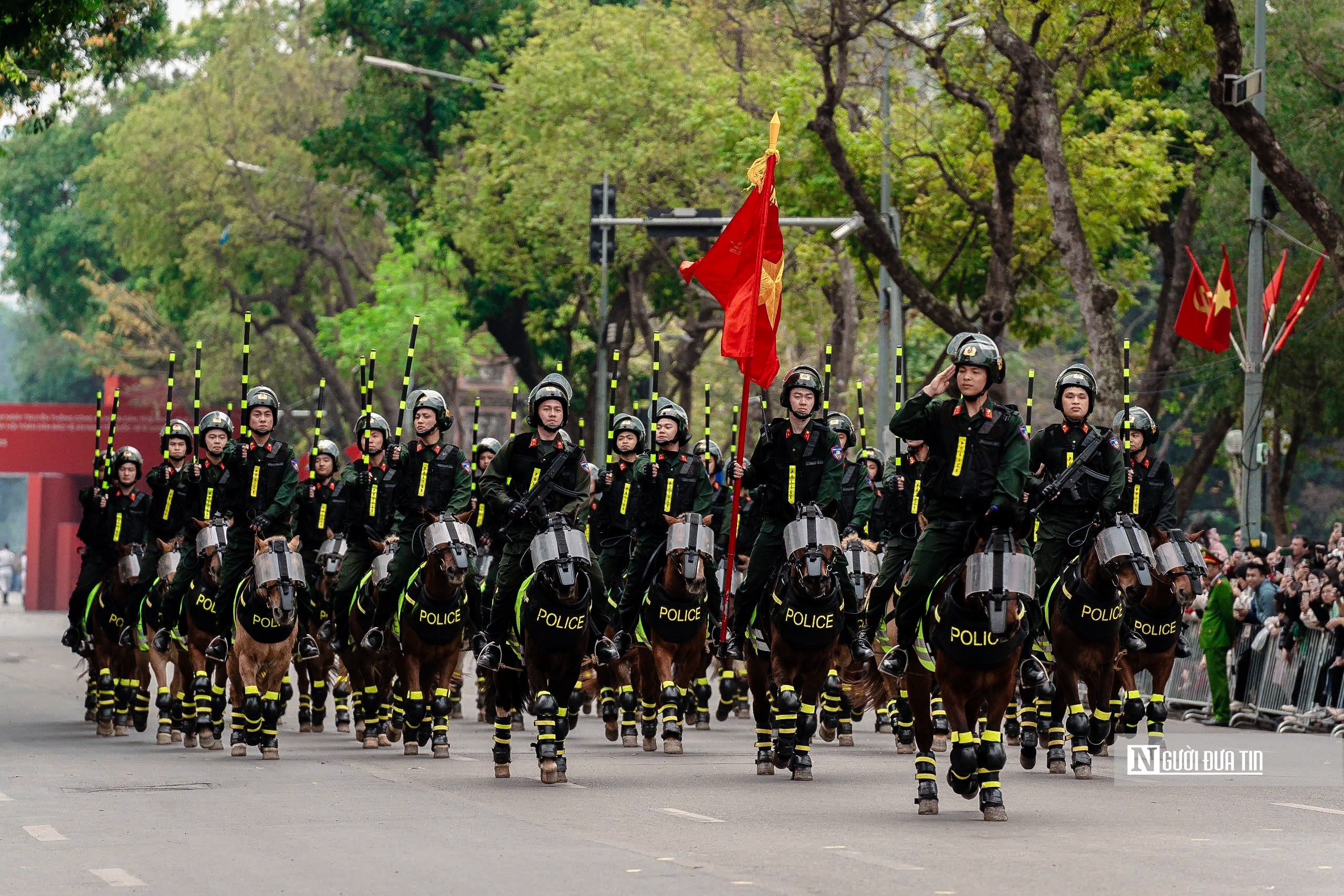 Mãn nhãn màn phô diễn của kỵ binh và cảnh khuyển trên phố đi bộ- Ảnh 5.