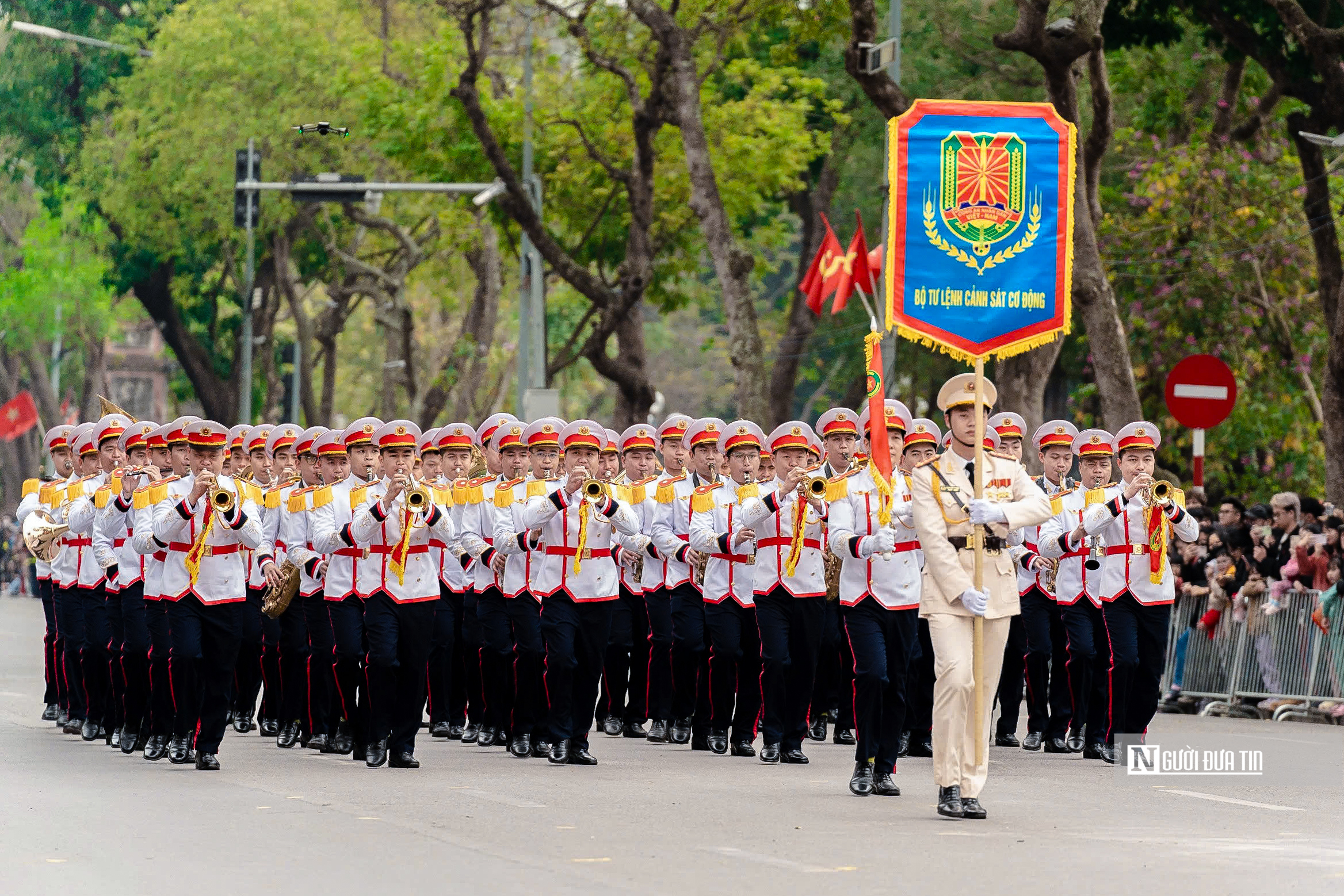 Mãn nhãn màn phô diễn của kỵ binh và cảnh khuyển trên phố đi bộ- Ảnh 4.