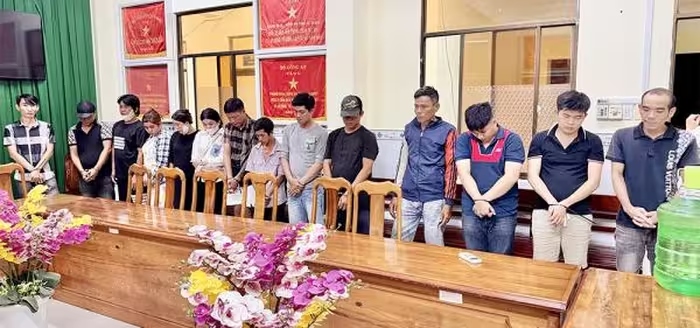 Triệt phá sòng bạc quy mô lớn có nhiều tầng nấc canh gác- Ảnh 1. Triệt phá sòng bạc quy mô lớn có nhiều tầng nấc canh gác- Ảnh 1.