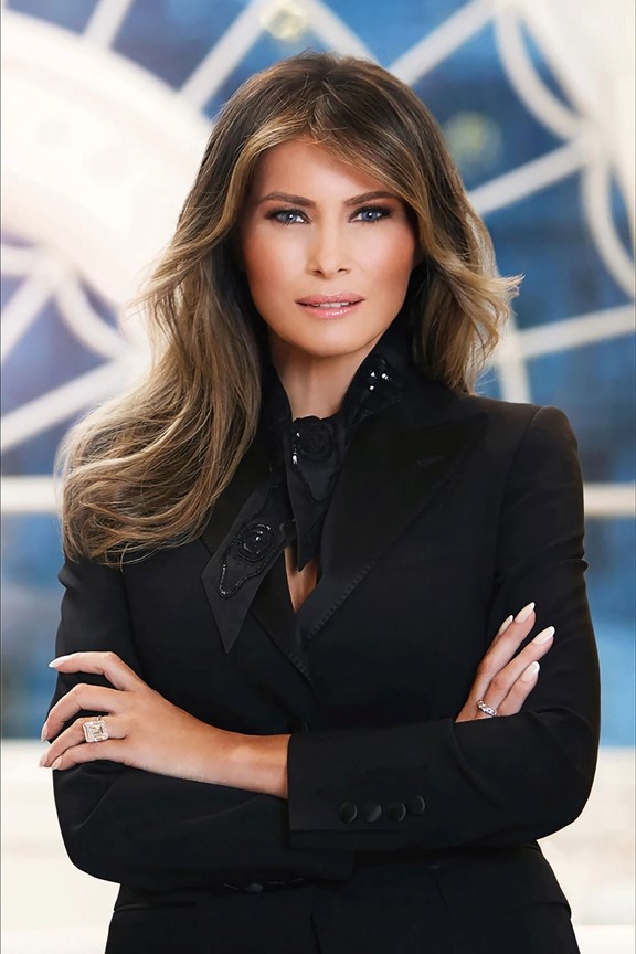 Đệ nhất phu nhân Melania Trump thay đổi phong cách khi trở lại Nhà Trắng- Ảnh 6. Đệ nhất phu nhân Melania Trump thay đổi phong cách khi trở lại Nhà Trắng- Ảnh 6.