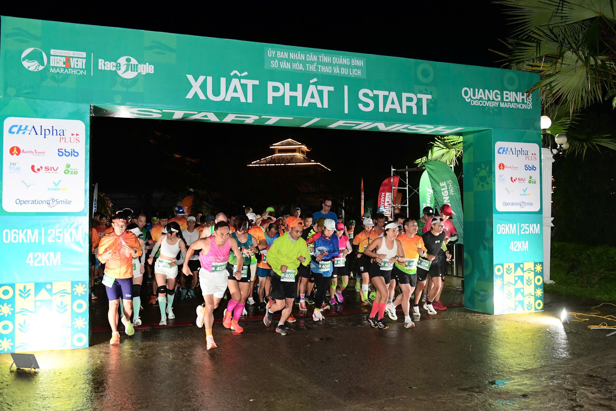 Khám phá vẻ đẹp thiên nhiên kỳ bí ở "Vương quốc hang động" qua giải chạy marathon- Ảnh 2.