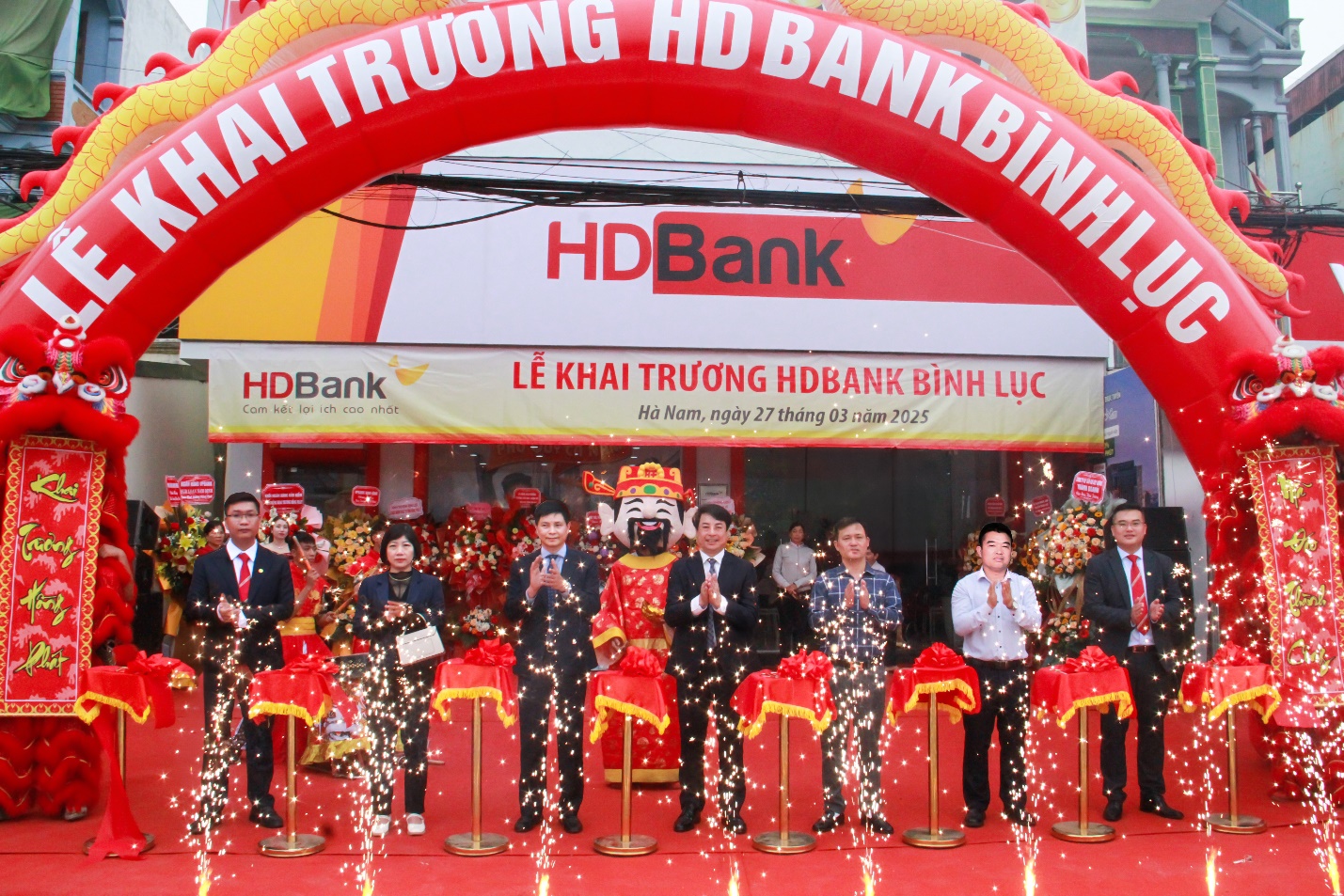 Khai trương HDBank Bình Lục, điểm giao dịch thứ 4 tại tỉnh Hà Nam- Ảnh 1. Khai trương HDBank Bình Lục, điểm giao dịch thứ 4 tại tỉnh Hà Nam- Ảnh 1.
