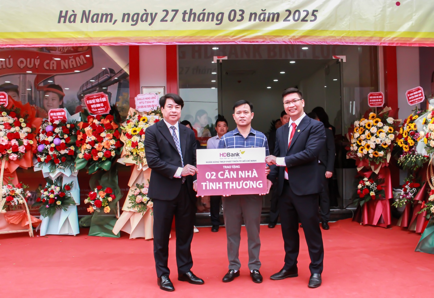 Khai trương HDBank Bình Lục, điểm giao dịch thứ 4 tại tỉnh Hà Nam- Ảnh 2. Khai trương HDBank Bình Lục, điểm giao dịch thứ 4 tại tỉnh Hà Nam- Ảnh 2.