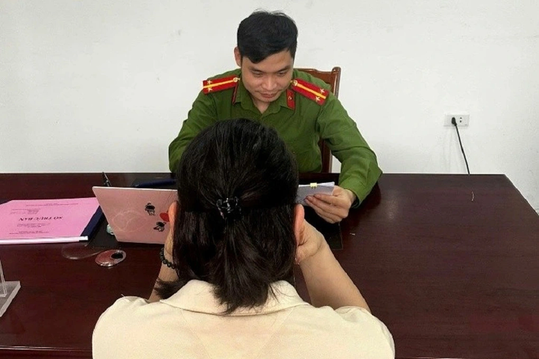 Bản tin 14/4: Tin cái bẫy "ngọt ngào" người phụ nữ bị lừa 2,4 tỷ đồng đầu tư tài chính online- Ảnh 1.