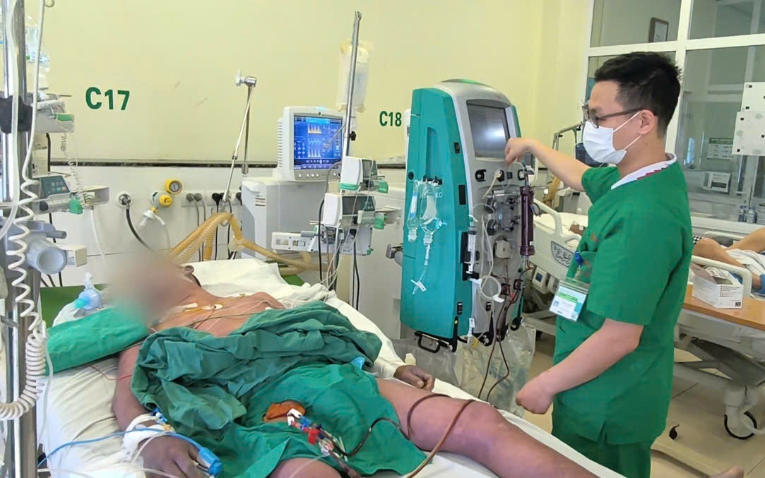 Người đàn ông 49 tuổi suýt mất mạng vì ăn lòng lợn
