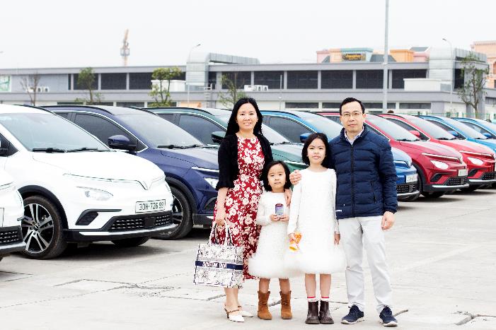 Gần 400 xe điện VinFast tạo biểu tượng "Vì Việt Nam Xanh", mở màn ấn tượng tại Ngày hội Xanh lớn nhất Việt Nam- Ảnh 1. Gần 400 xe điện VinFast tạo biểu tượng "Vì Việt Nam Xanh", mở màn ấn tượng tại Ngày hội Xanh lớn nhất Việt Nam- Ảnh 1.