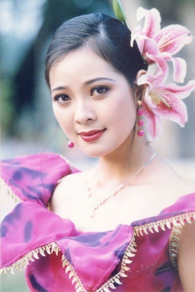Sau hơn 30 năm đăng quang Á hậu 1, "Đóa hoa yêu kiều" của xứ Tuyên hiện thế nào?- Ảnh 3. Sau hơn 30 năm đăng quang Á hậu 1, "Đóa hoa yêu kiều" của xứ Tuyên hiện thế nào?- Ảnh 3.