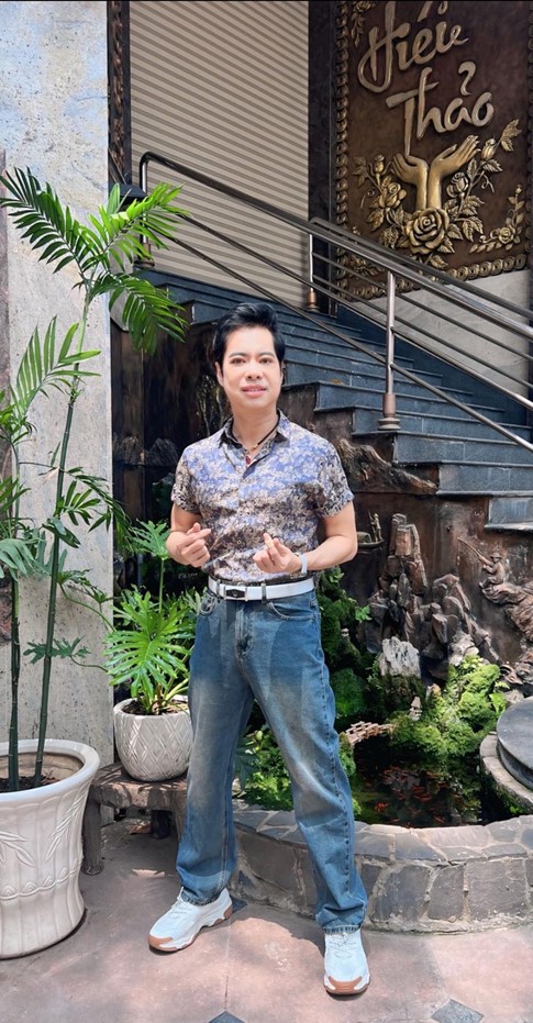 Nam nghệ sĩ tự nhận mình "nghèo nhất showbiz Việt", sở hữu biệt thự "kỳ lạ" hàng trăm tỷ- Ảnh 5. Nam nghệ sĩ tự nhận mình "nghèo nhất showbiz Việt", sở hữu biệt thự "kỳ lạ" hàng trăm tỷ- Ảnh 5.