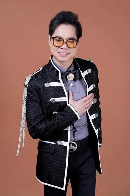 Nam nghệ sĩ tự nhận mình "nghèo nhất showbiz Việt", sở hữu biệt thự "kỳ lạ" hàng trăm tỷ- Ảnh 1. Nam nghệ sĩ tự nhận mình "nghèo nhất showbiz Việt", sở hữu biệt thự "kỳ lạ" hàng trăm tỷ- Ảnh 1.