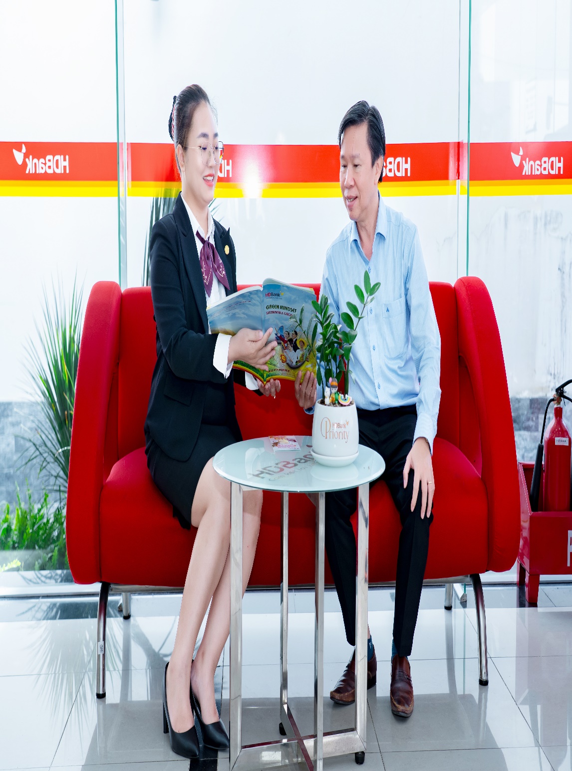 eCash “made in HDBank”: Từ sự thấu hiểu đến giải pháp thu hộ tiền mặt qua ứng dụng số dẫn đầu thị trường- Ảnh 1. https://cdn.hdbank.com.vn/hdbank-file/news/editor/4OrFytcTqA0t1sgjbqF020250321161157/PIA08135_1742548612532.jpg