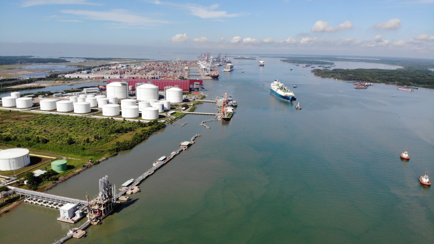 Petrovietnam: Tiên phong trong chuyển dịch năng lượng và tăng trưởng xanh bền vững- Ảnh 4. Petrovietnam: Tiên phong trong chuyển dịch năng lượng và tăng trưởng xanh bền vững- Ảnh 4.