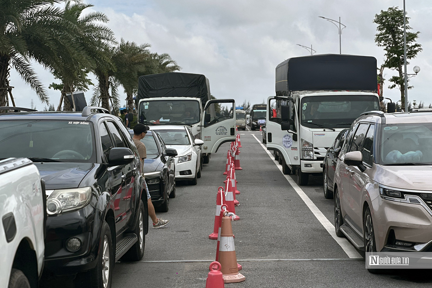 Hải Phòng: Hạn chế ô tô để giảm ùn tắc phà ra đảo Cát Bà dịp 30/4 - 1/5- Ảnh 2. Hải Phòng: Hạn chế ô tô để giảm ùn tắc phà ra đảo Cát Bà dịp 30/4 - 1/5- Ảnh 2.