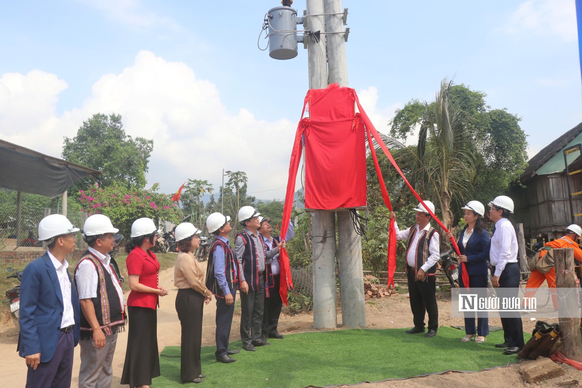 Đây là sự kiện lớn với người dân địa phương, đồng thời cũng là dấu mốc đặt biệt đối với tỉnh Bình Định -100% hộ dân trên địa
