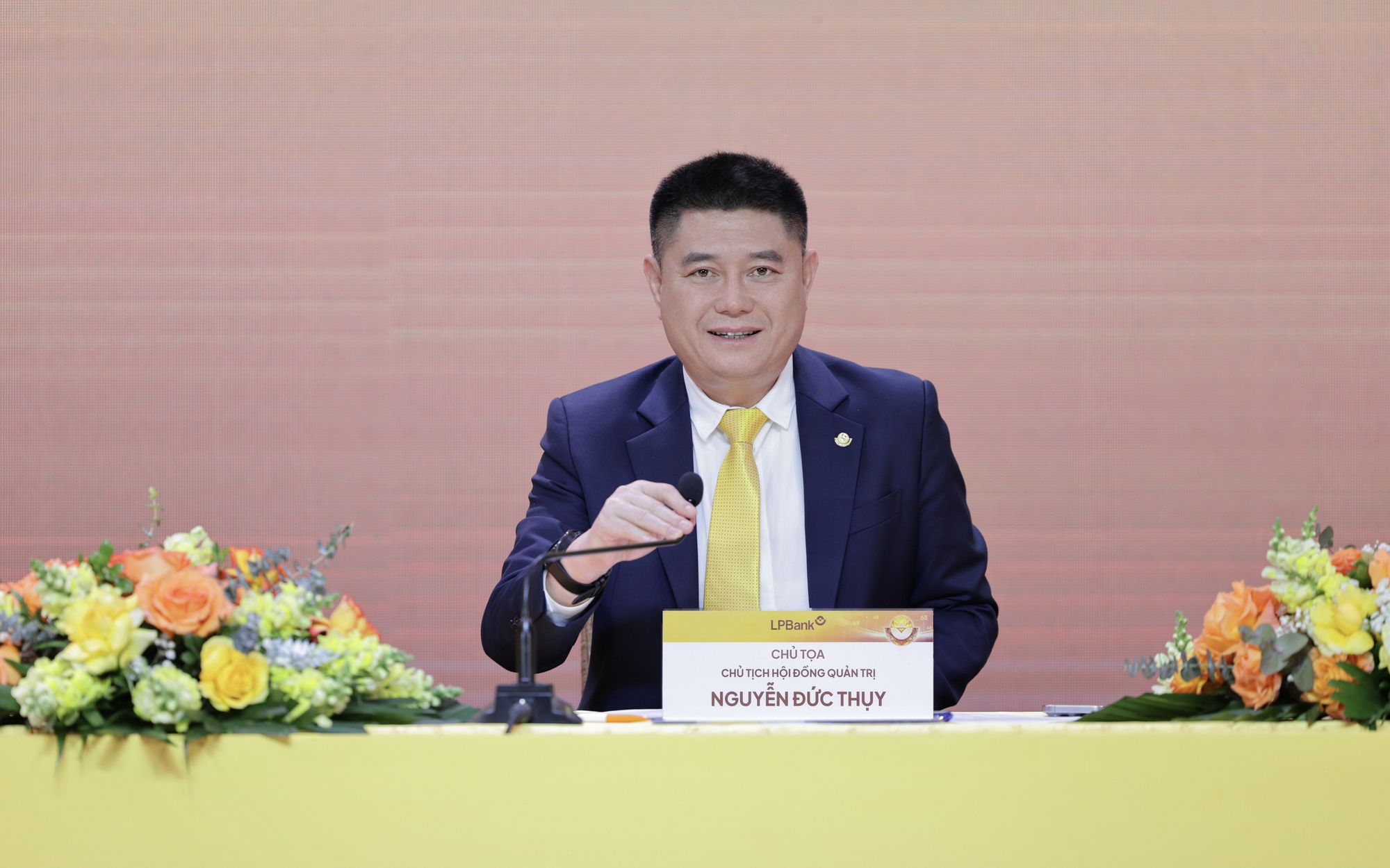 LPBank cắt giảm gần 2.000 nhân sự trong nửa đầu năm 2025 - Ảnh 1.