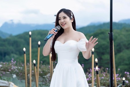 "Bông hoa đồng nội" sau 7 năm bước ra từ "Thần tượng Bolero"- Ảnh 2. "Bông hoa đồng nội" sau 7 năm bước ra từ "Thần tượng Bolero"- Ảnh 2.