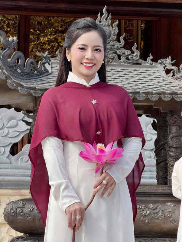 "Bông hoa đồng nội" sau 7 năm bước ra từ "Thần tượng Bolero"- Ảnh 3. "Bông hoa đồng nội" sau 7 năm bước ra từ "Thần tượng Bolero"- Ảnh 3.