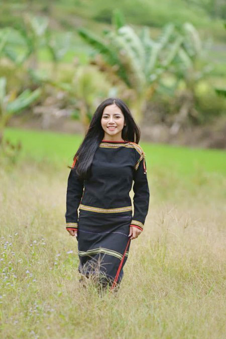 "Bông hoa đồng nội" sau 7 năm bước ra từ "Thần tượng Bolero"- Ảnh 4. "Bông hoa đồng nội" sau 7 năm bước ra từ "Thần tượng Bolero"- Ảnh 4.