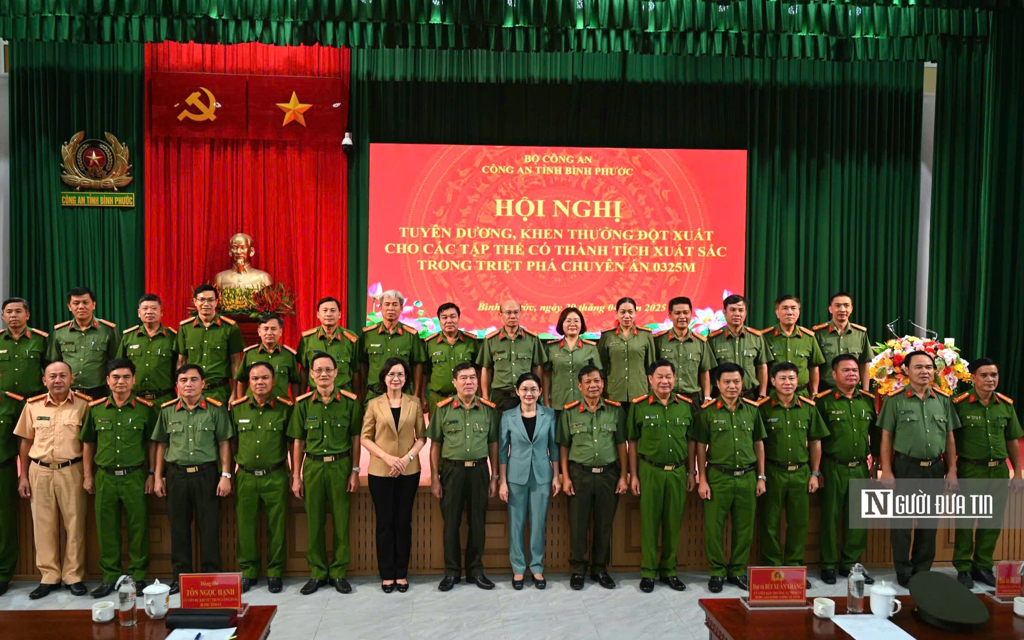 Chủ tịch tỉnh Gia Lai khen thưởng cho ekip vượt 100km cấp cứu thành công cho em bé sinh non người Lào- Ảnh 3.