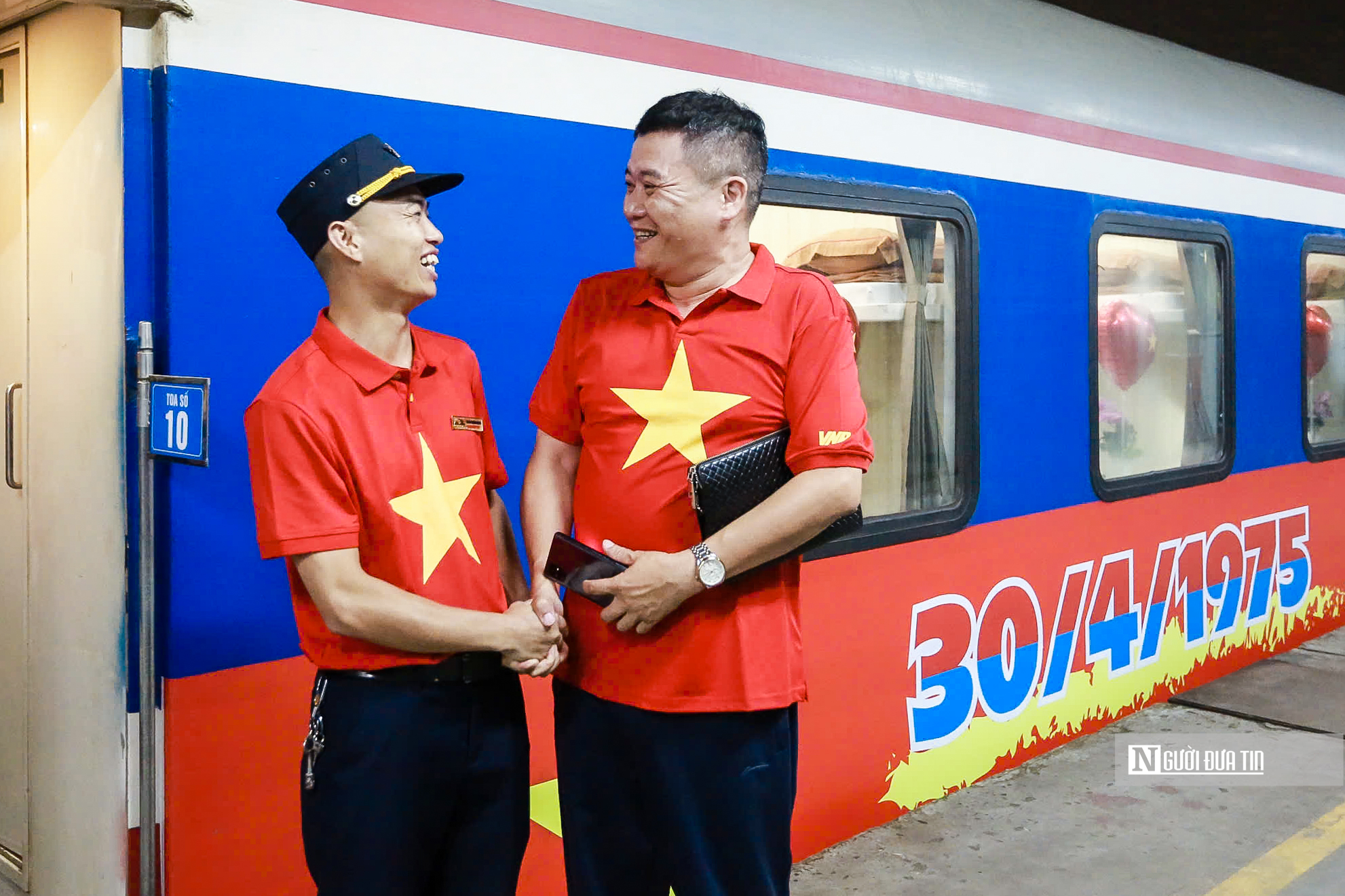 Người dân hào hứng trải nhiệm chuyến tàu Thống Nhất - Ảnh 10.